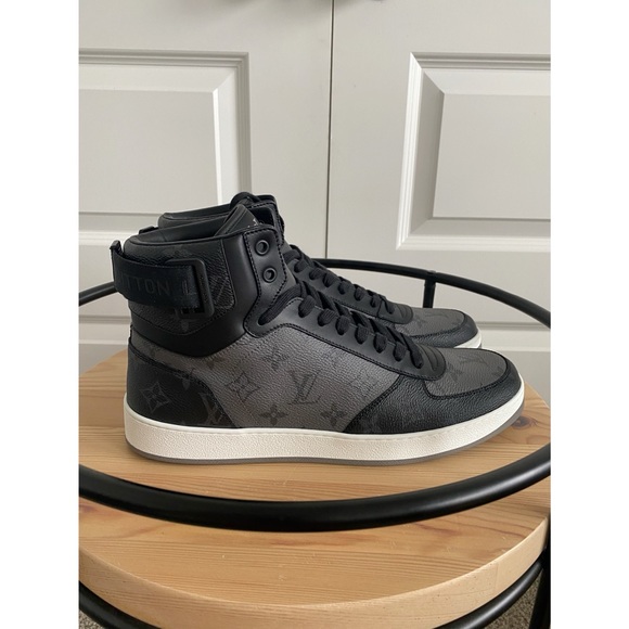 Used Louis Vuitton rivoli sneaker boot. Size 9. - Picture 7 of 7